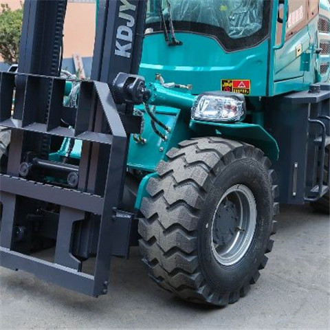 Cross country forklift truck (7)